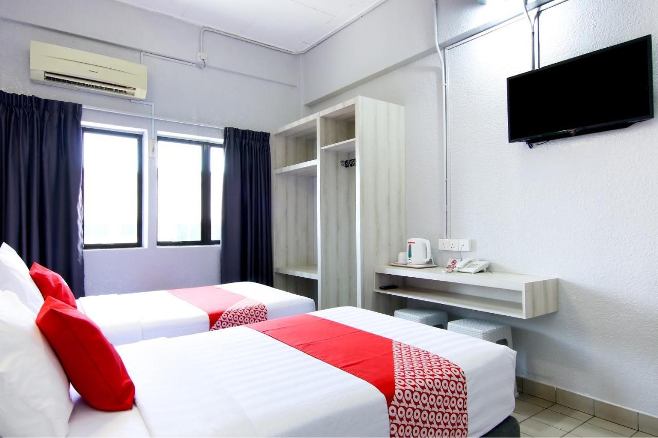 Oyo 89846 Lotus Inn Hotel Malacca Екстериор снимка