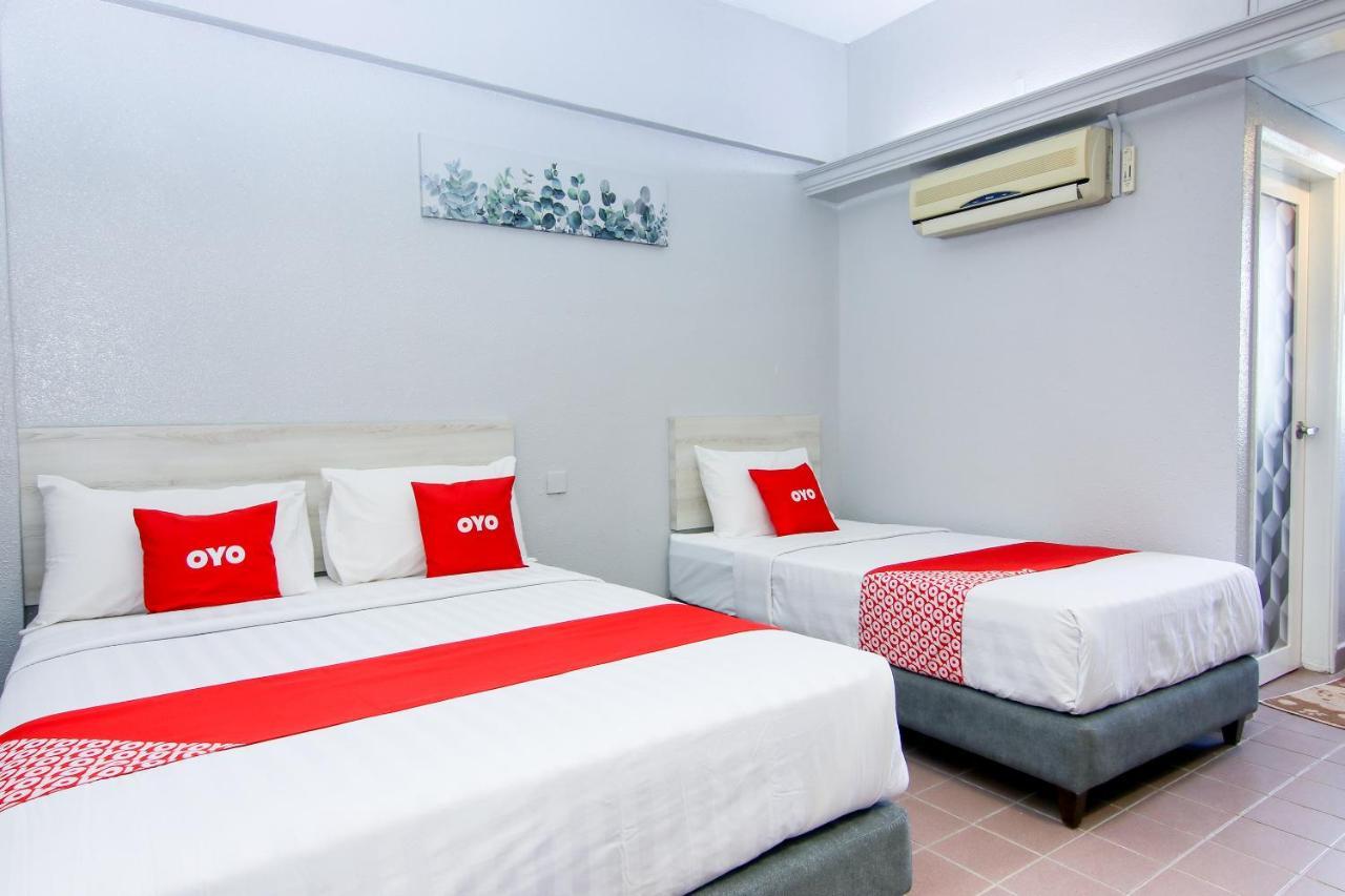 Oyo 89846 Lotus Inn Hotel Malacca Екстериор снимка