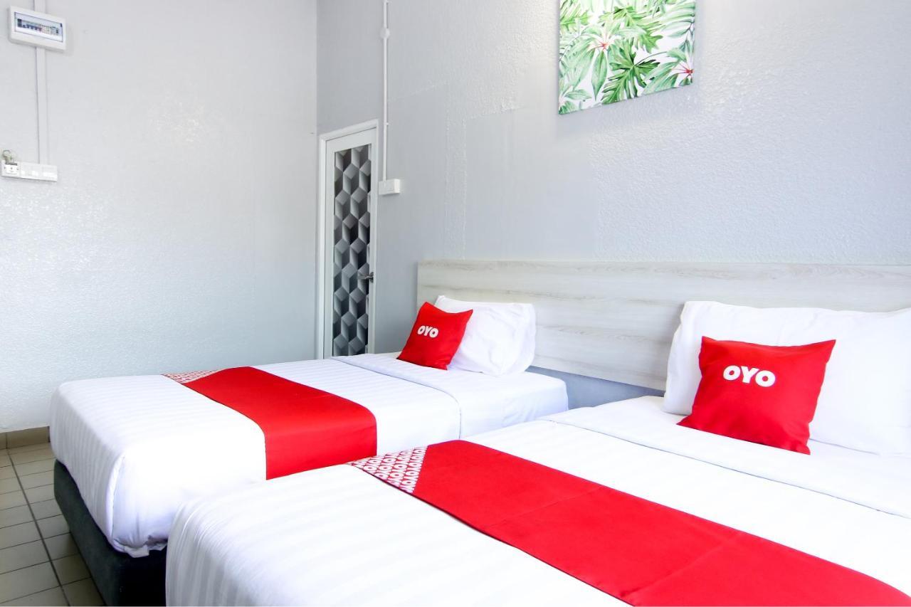 Oyo 89846 Lotus Inn Hotel Malacca Екстериор снимка