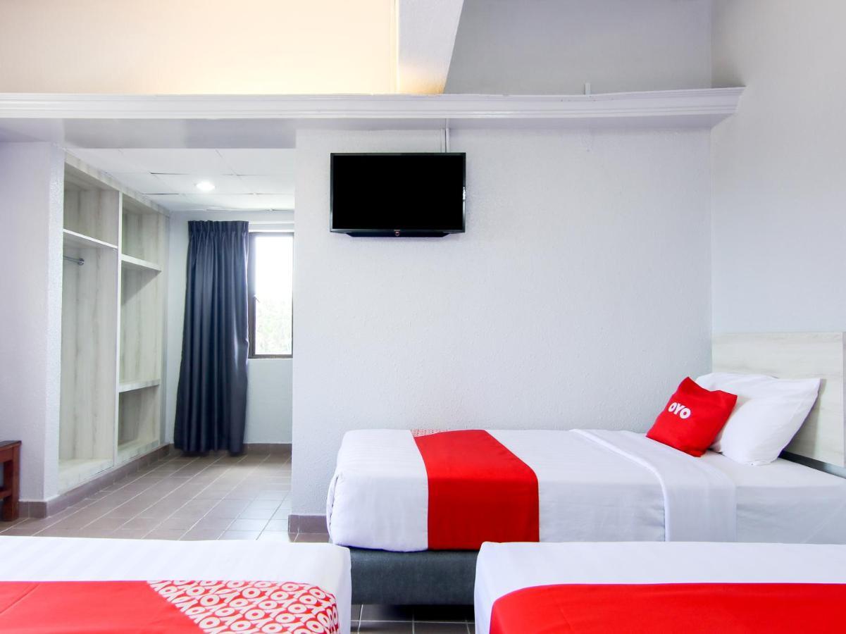 Oyo 89846 Lotus Inn Hotel Malacca Екстериор снимка