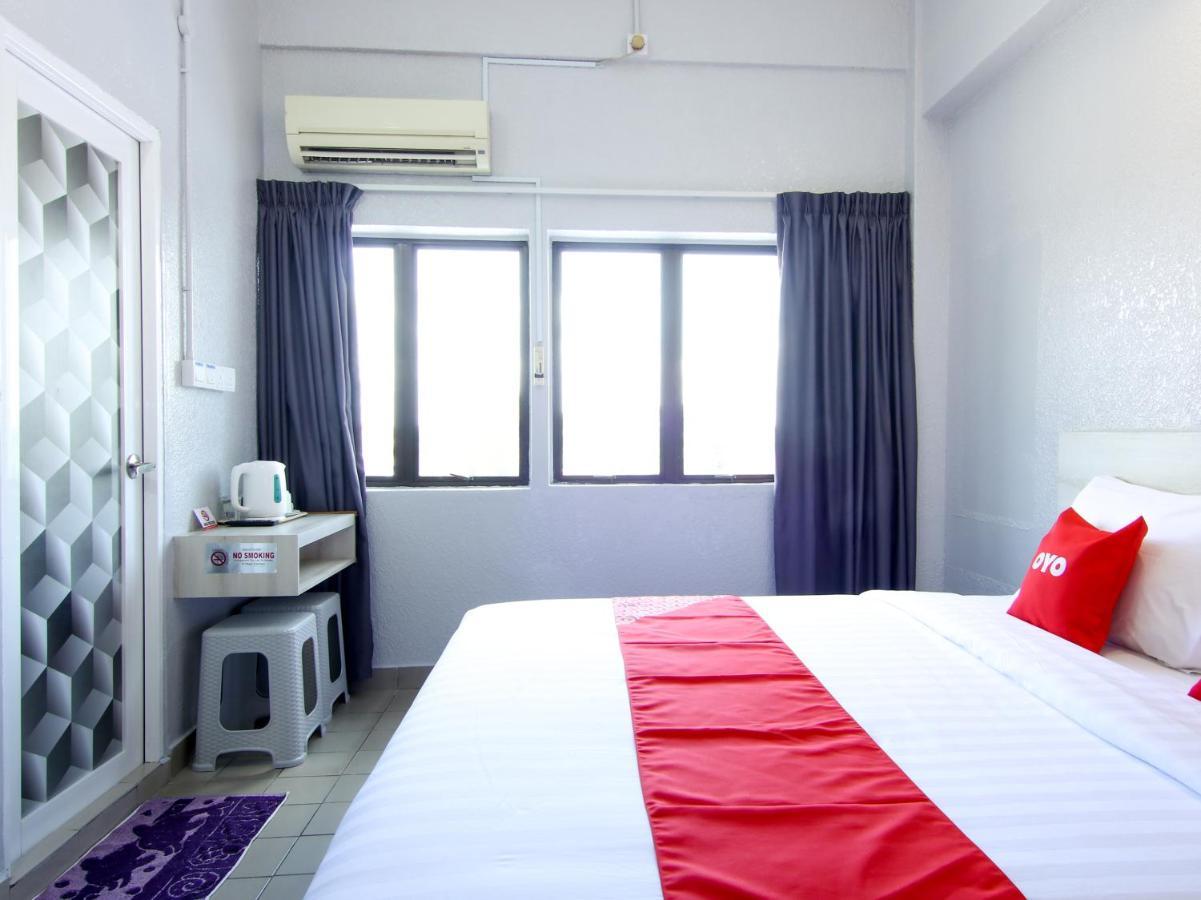 Oyo 89846 Lotus Inn Hotel Malacca Екстериор снимка