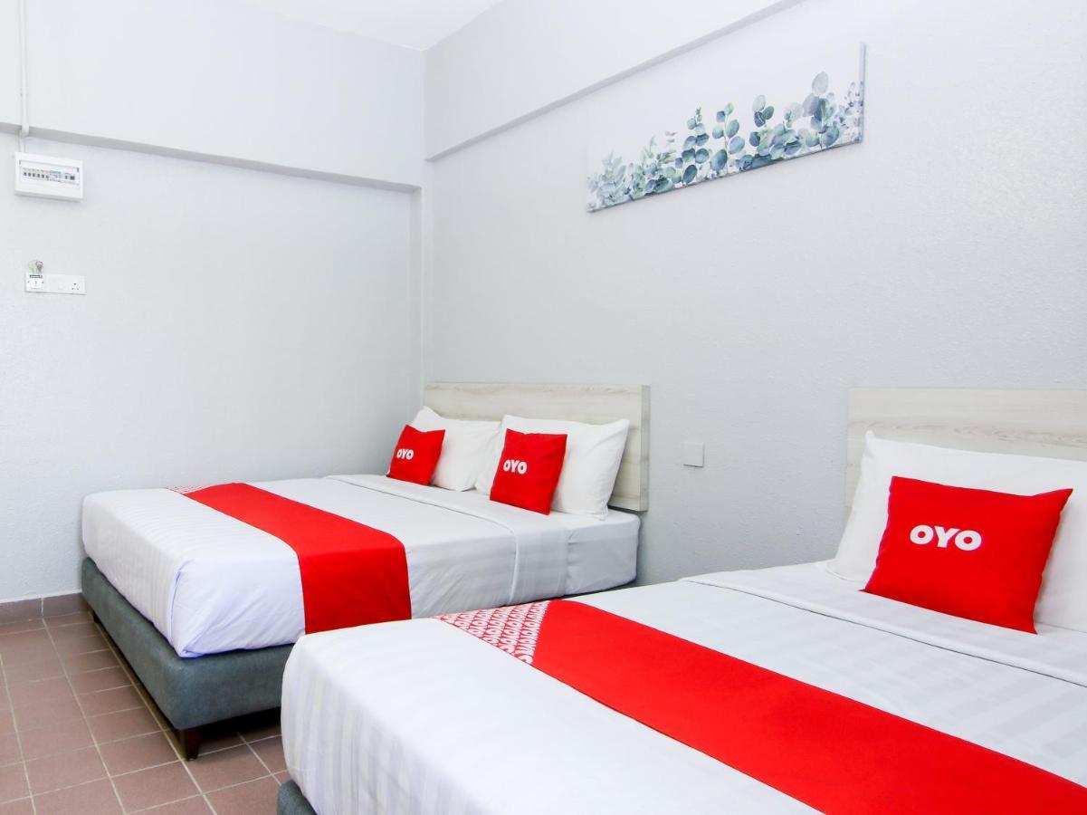 Oyo 89846 Lotus Inn Hotel Malacca Екстериор снимка